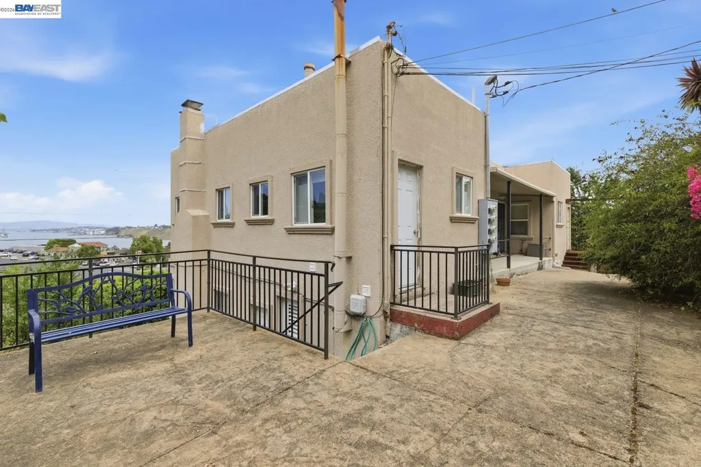 242 Kendall Avenue Crockett CA 94525