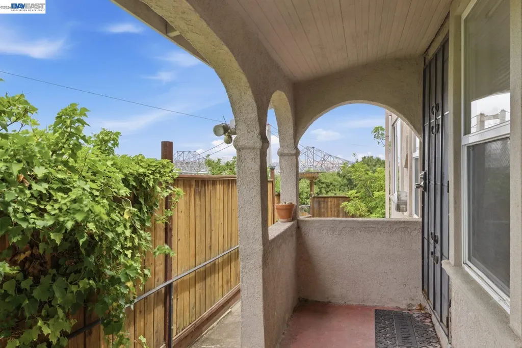 242 Kendall Avenue Crockett CA 94525