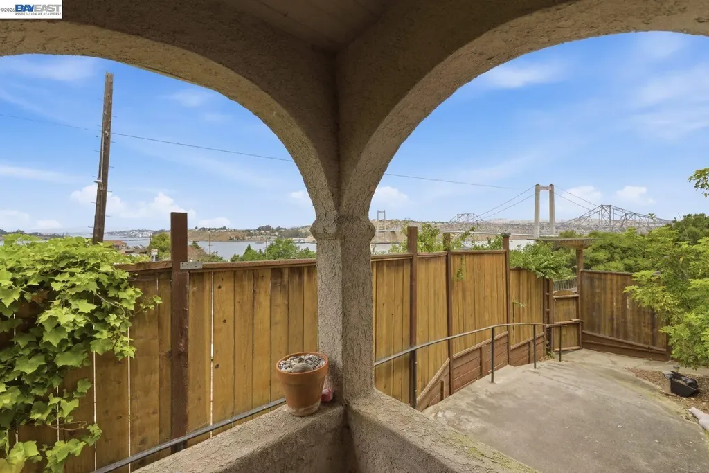 242 Kendall Avenue Crockett CA 94525