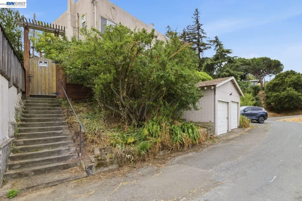 242 Kendall Avenue Crockett CA 94525