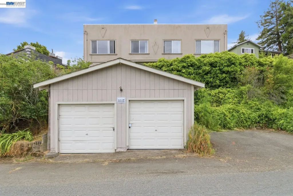242 Kendall Avenue Crockett CA 94525