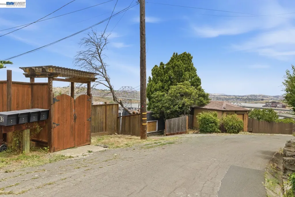 242 Kendall Avenue Crockett CA 94525
