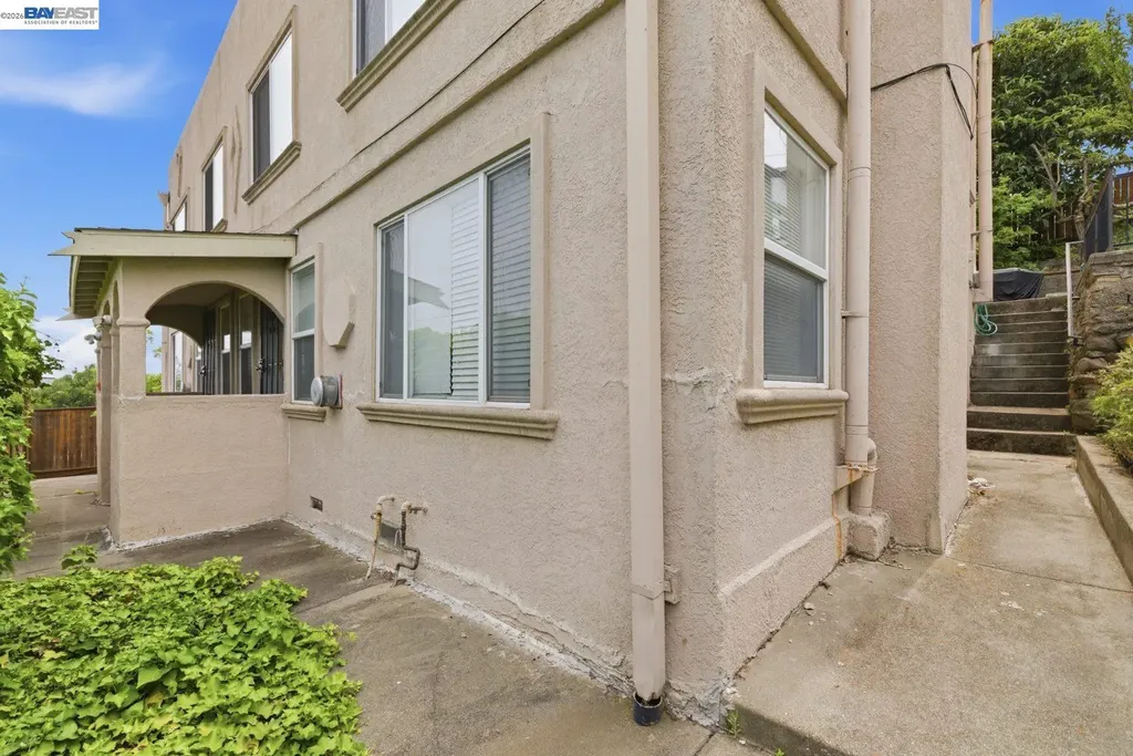 242 Kendall Avenue Crockett CA 94525