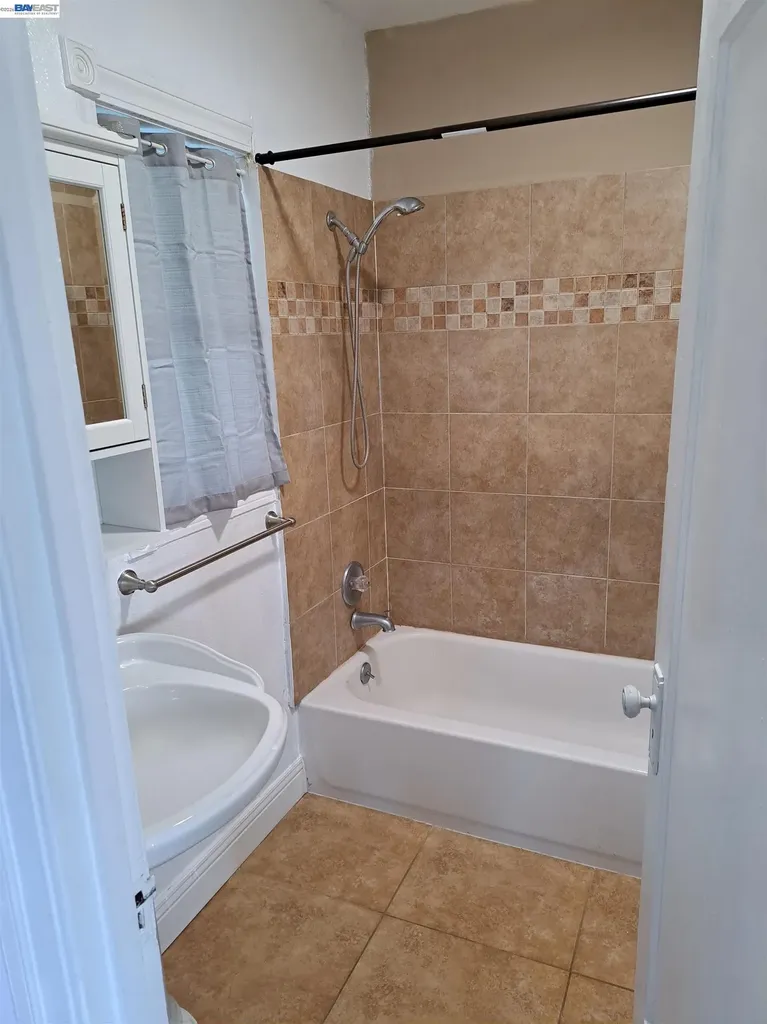 242 Kendall Avenue Crockett CA 94525