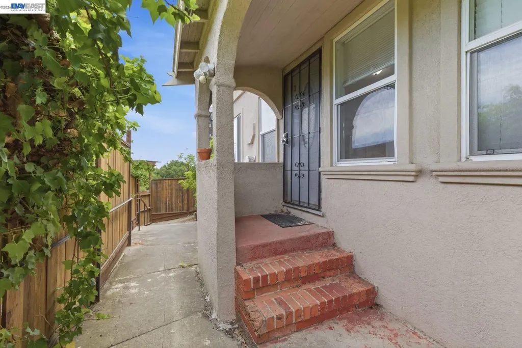 242 Kendall Avenue Crockett CA 94525