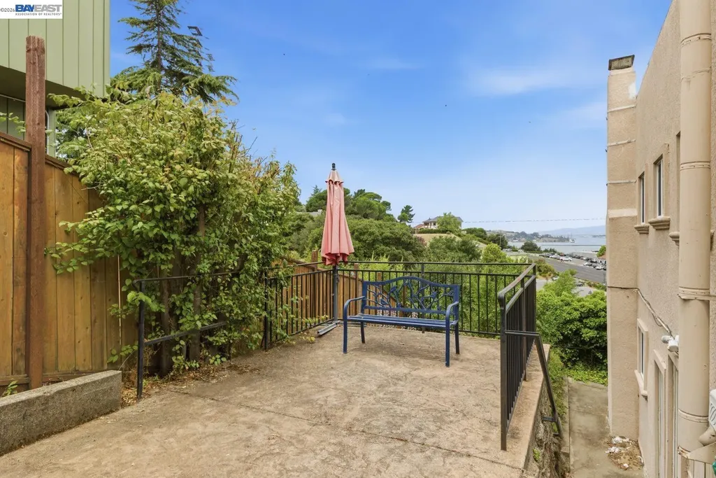 242 Kendall Avenue Crockett CA 94525