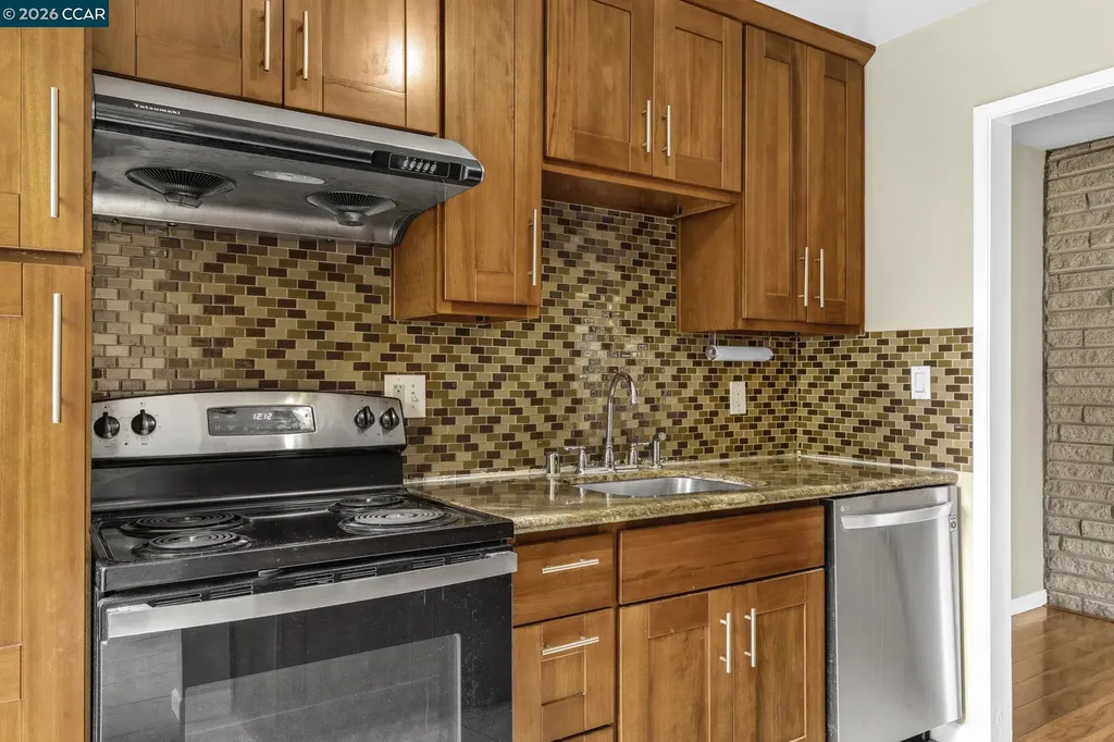 385 Jayne Avenue Oakland CA 94610