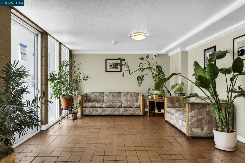 385 Jayne Avenue Oakland CA 94610