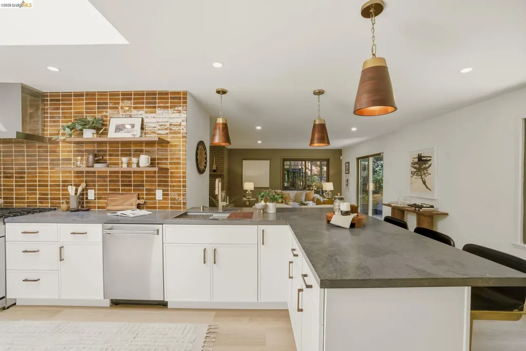 1085 Brookwood Road Oakland CA 94610