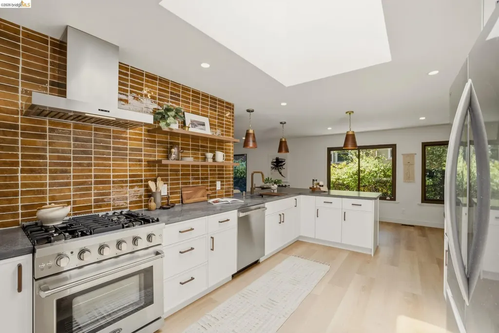 1085 Brookwood Road Oakland CA 94610