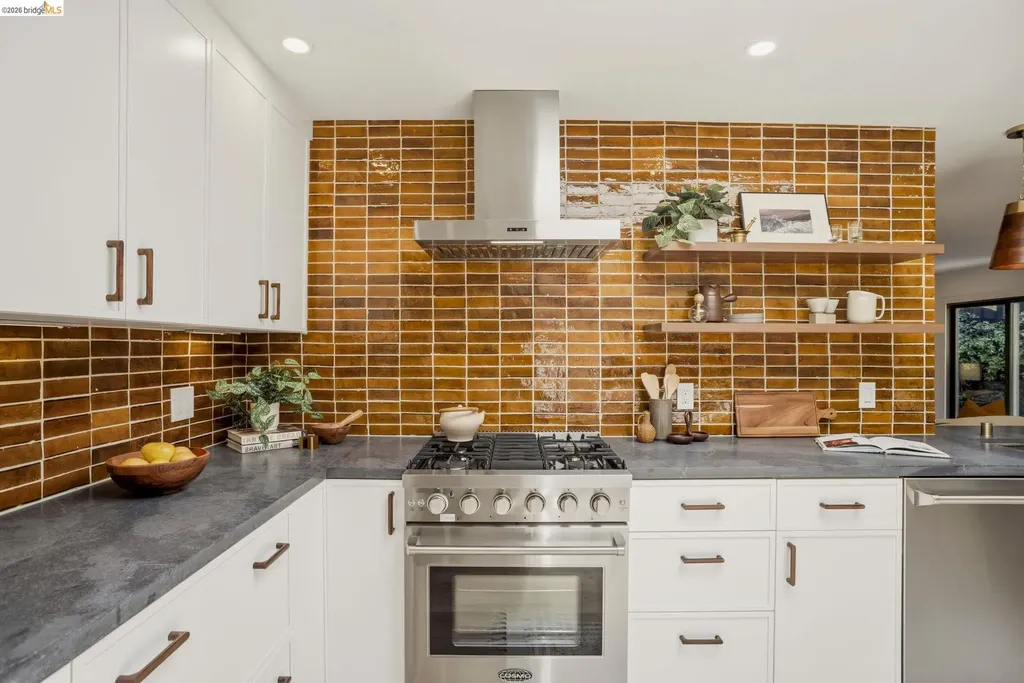 1085 Brookwood Road Oakland CA 94610