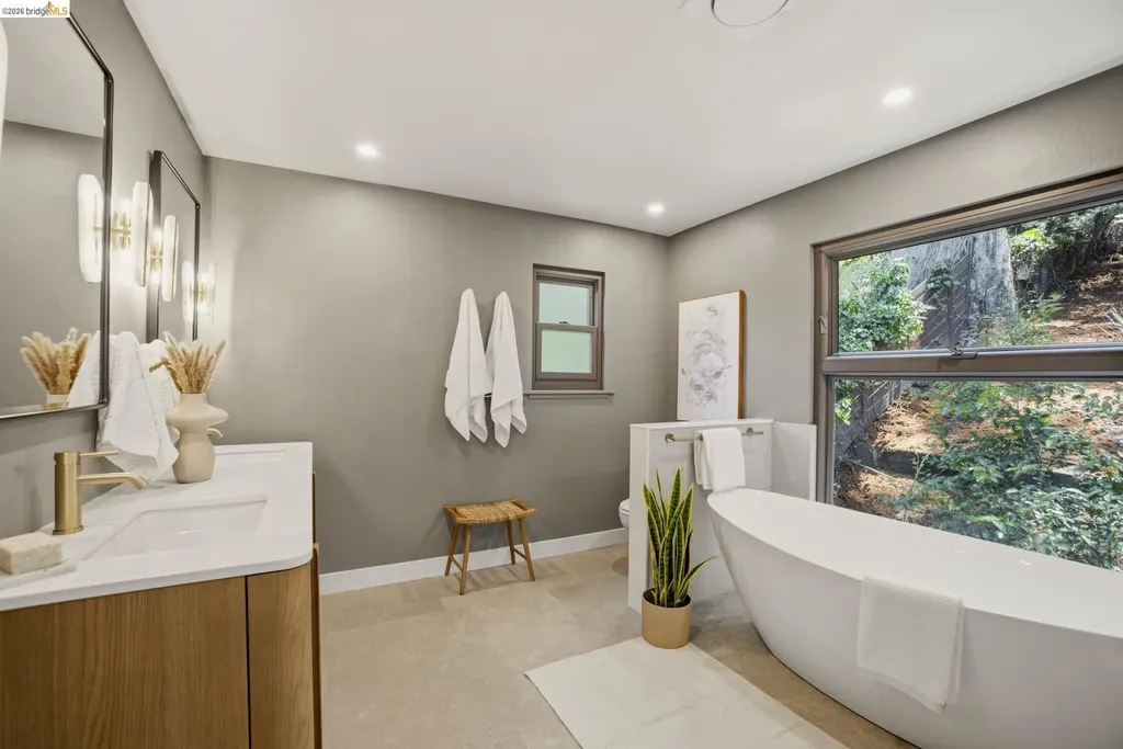 1085 Brookwood Road Oakland CA 94610