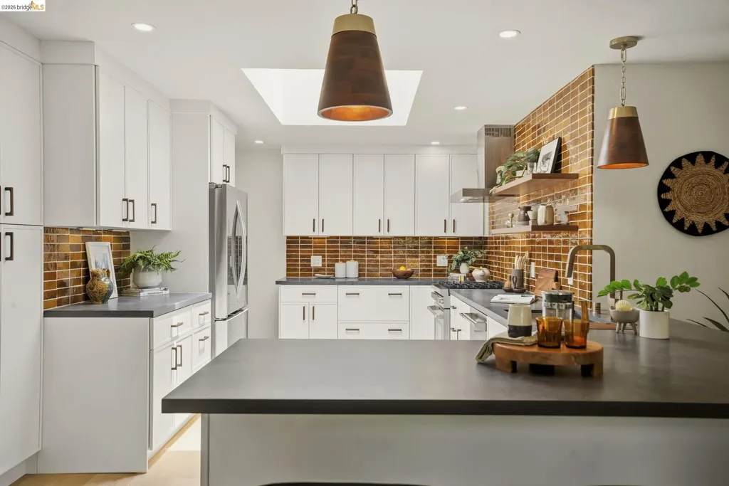 1085 Brookwood Road Oakland CA 94610