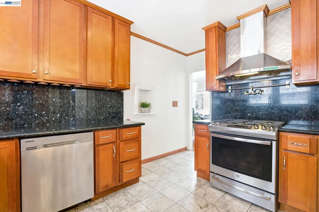 5814 Fleming Avenue Oakland CA 94605