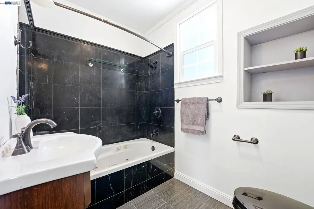 5814 Fleming Avenue Oakland CA 94605