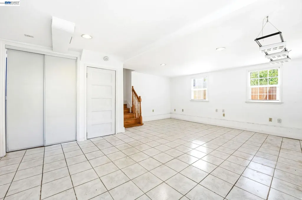 5814 Fleming Avenue Oakland CA 94605
