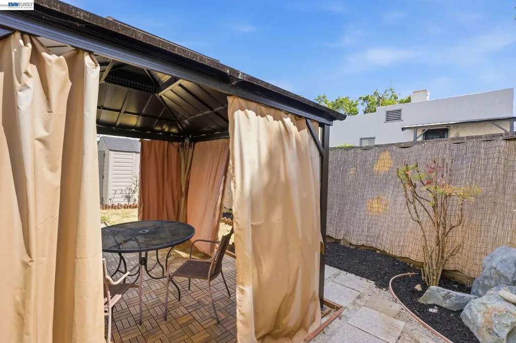 5814 Fleming Avenue Oakland CA 94605