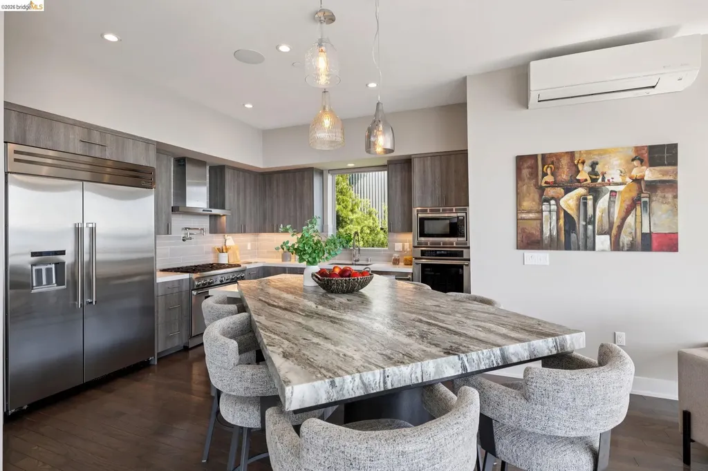 25 Diablo Drive Oakland CA 94611