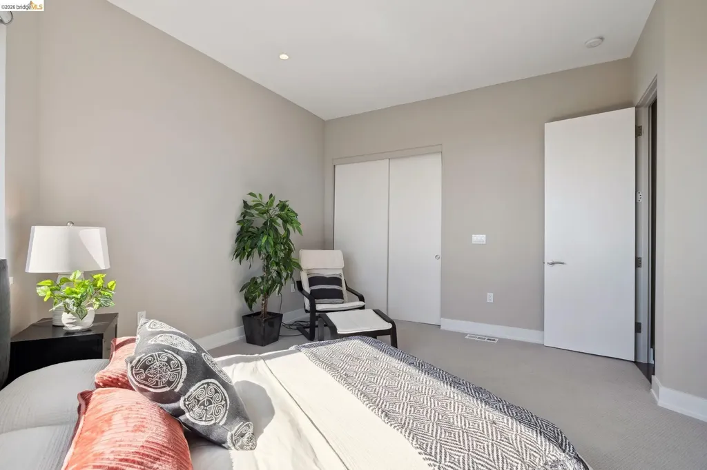 25 Diablo Drive Oakland CA 94611