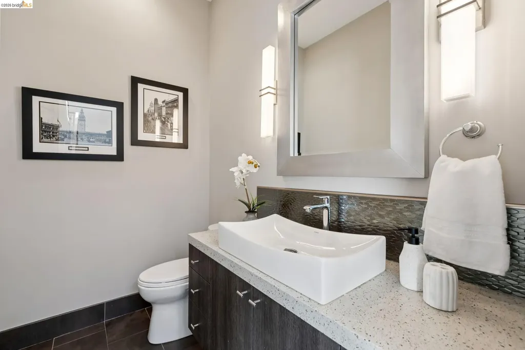 25 Diablo Drive Oakland CA 94611