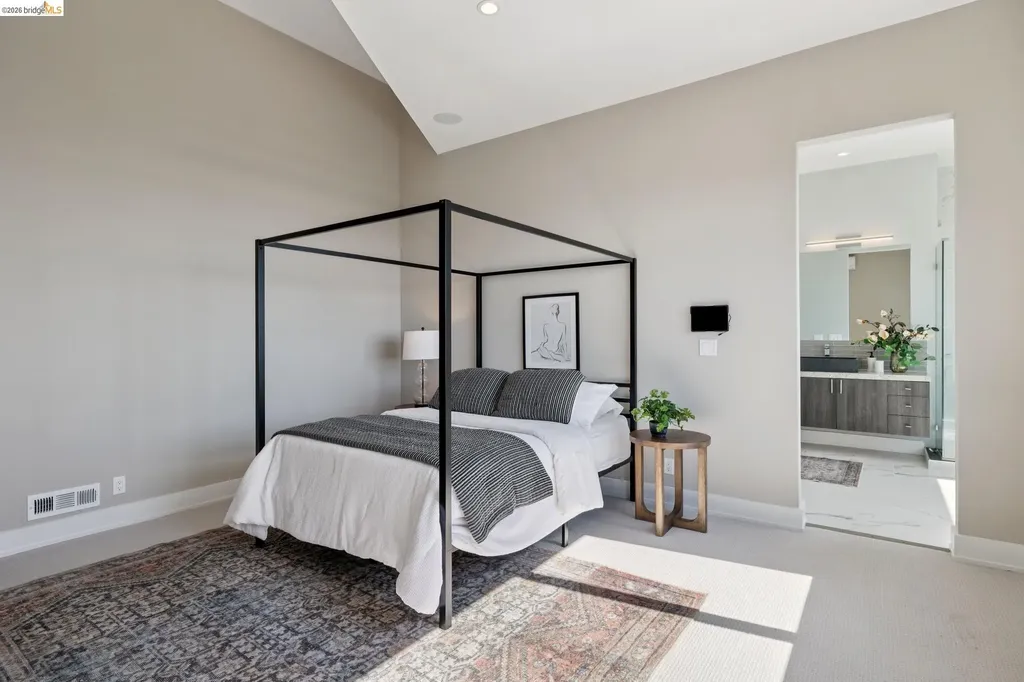 25 Diablo Drive Oakland CA 94611
