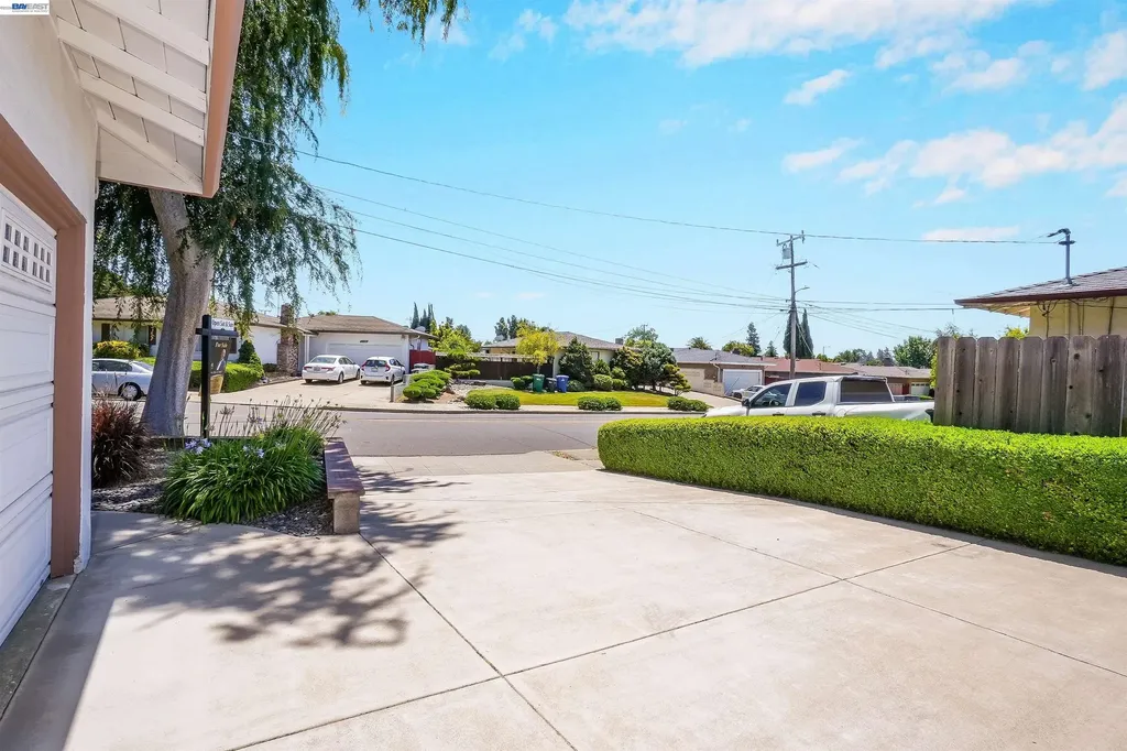 31590 Hugh Way Hayward CA 94544