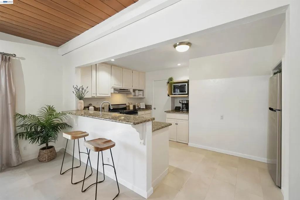 31590 Hugh Way Hayward CA 94544