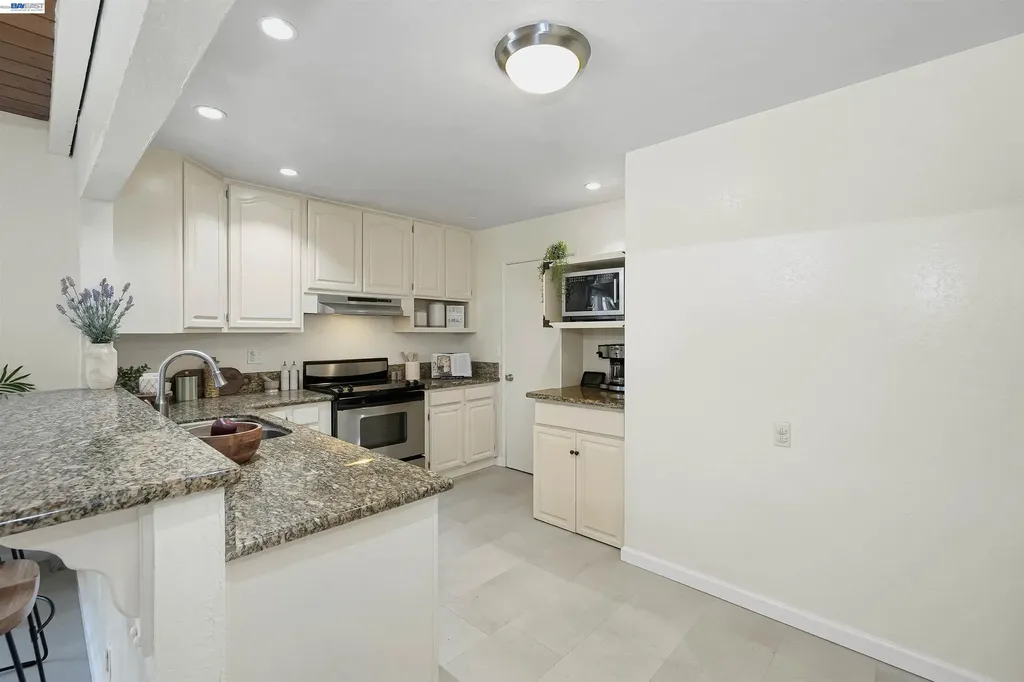 31590 Hugh Way Hayward CA 94544