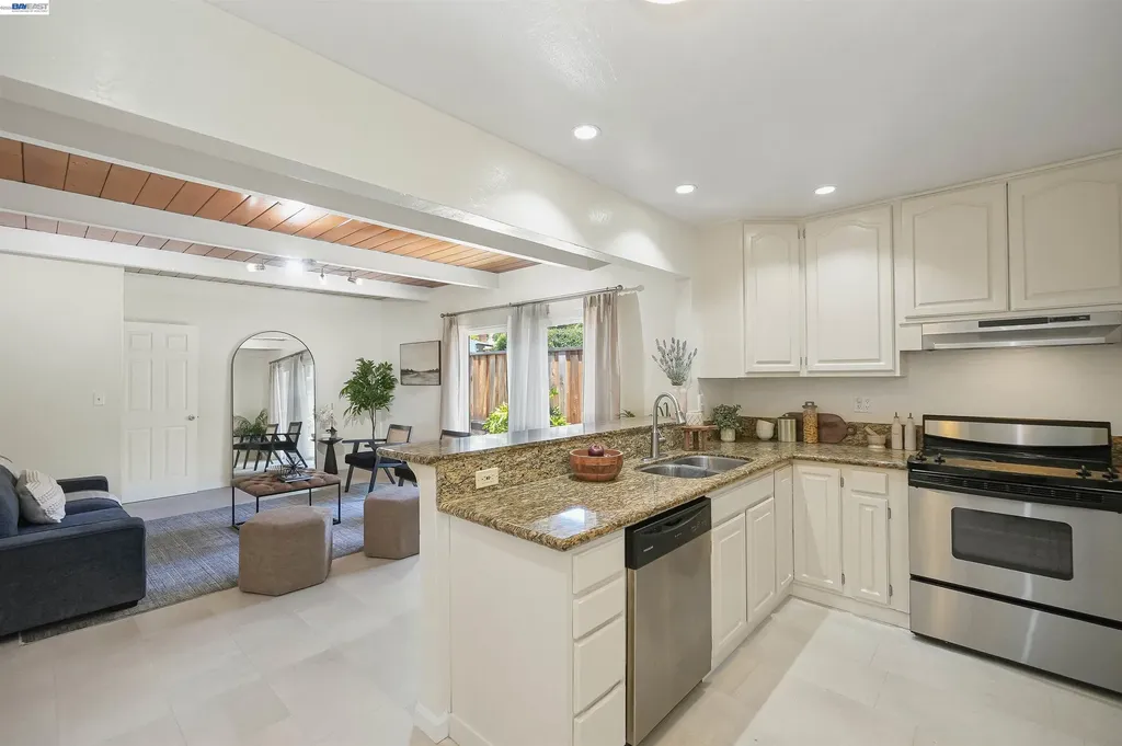 31590 Hugh Way Hayward CA 94544