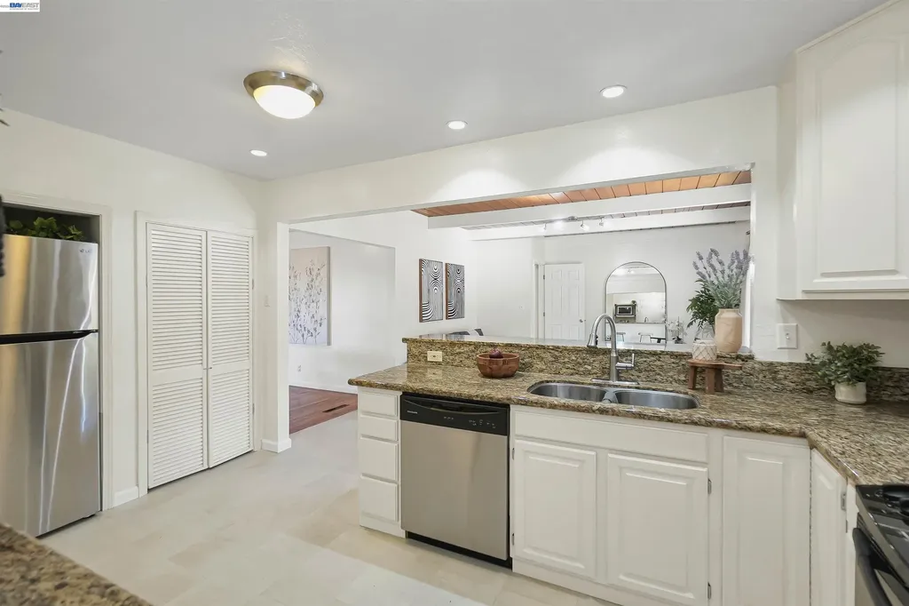 31590 Hugh Way Hayward CA 94544