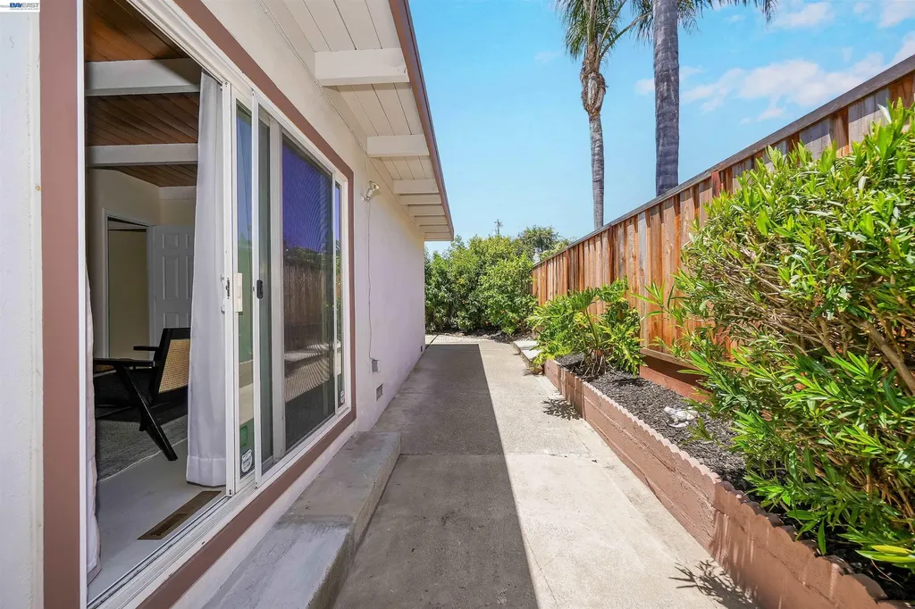 31590 Hugh Way Hayward CA 94544