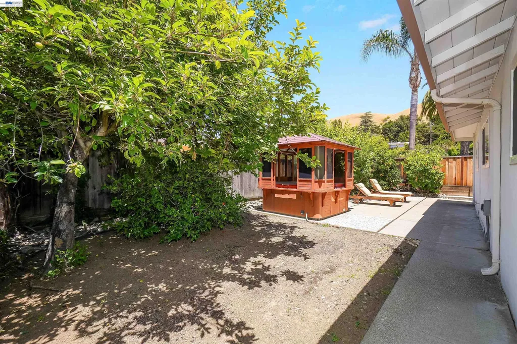 31590 Hugh Way Hayward CA 94544