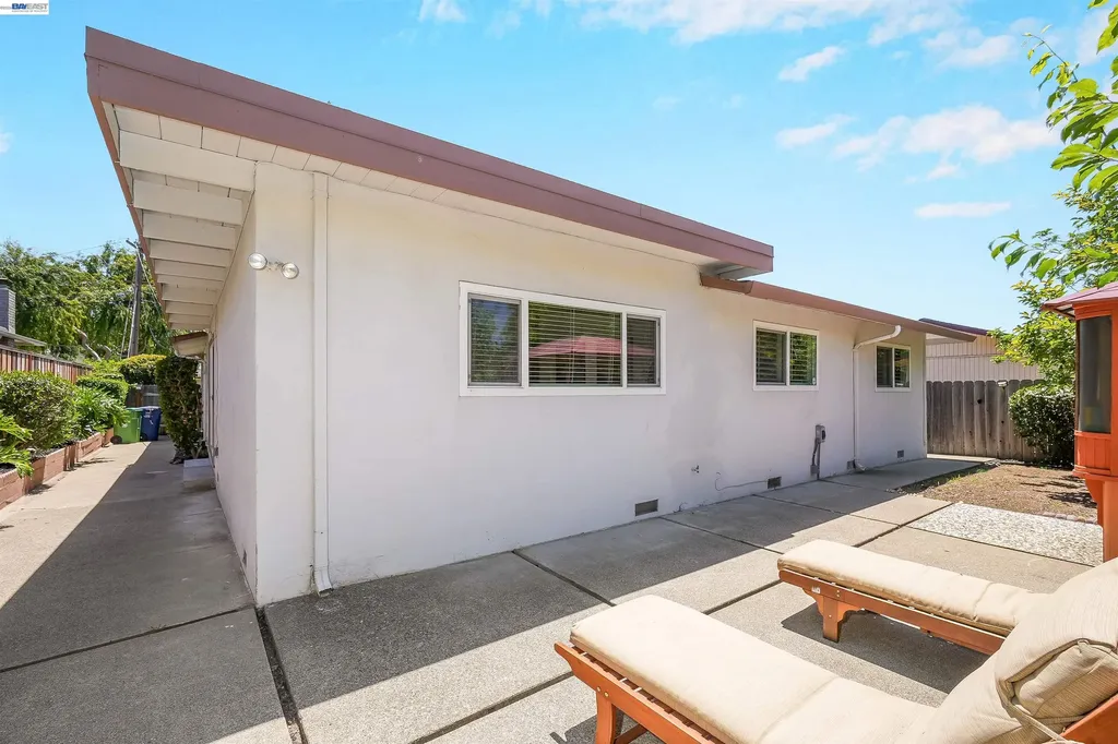 31590 Hugh Way Hayward CA 94544