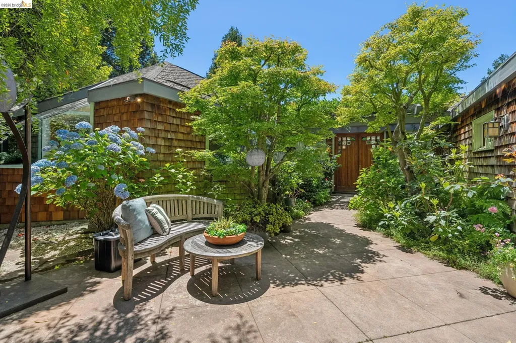 2223 Tunnel Road Oakland CA 94611