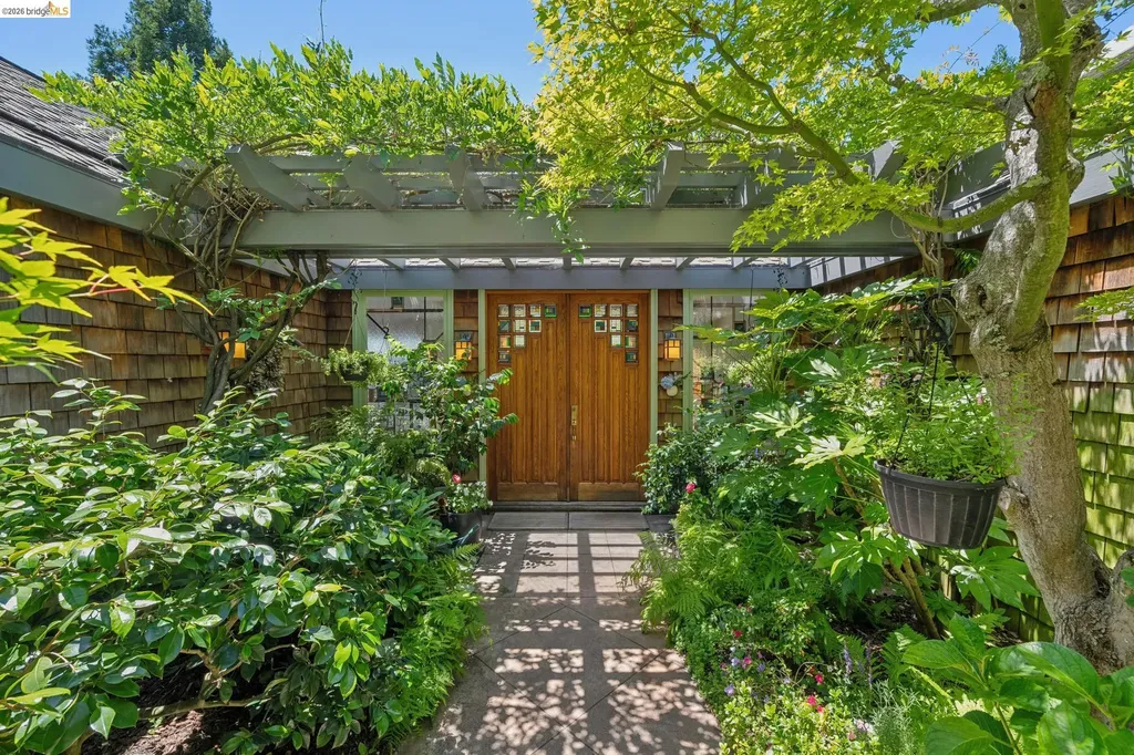 2223 Tunnel Road Oakland CA 94611
