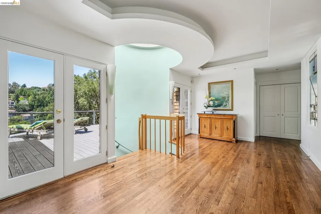 2223 Tunnel Road Oakland CA 94611