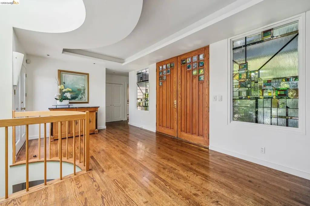 2223 Tunnel Road Oakland CA 94611