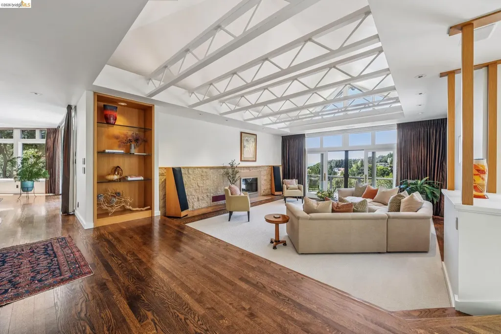 2223 Tunnel Road Oakland CA 94611