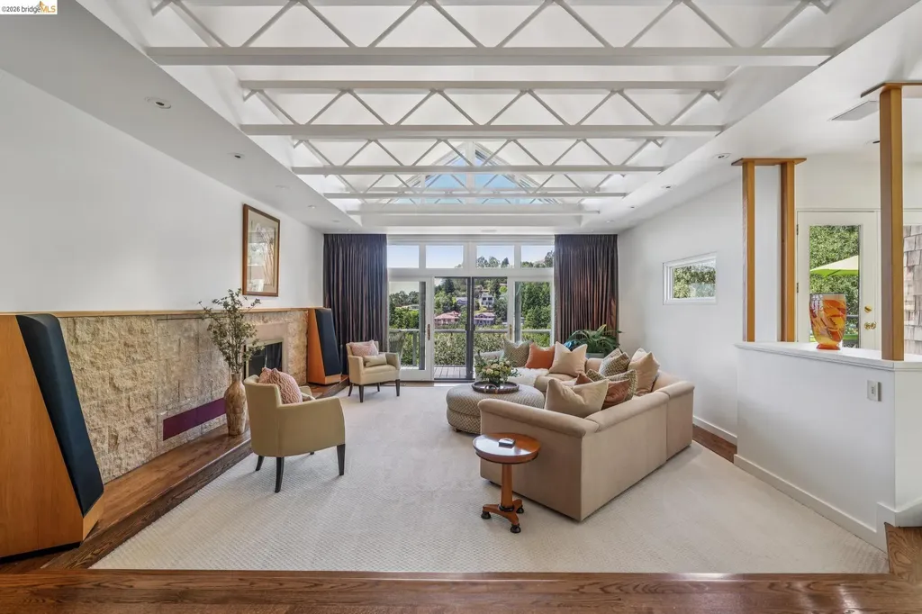 2223 Tunnel Road Oakland CA 94611
