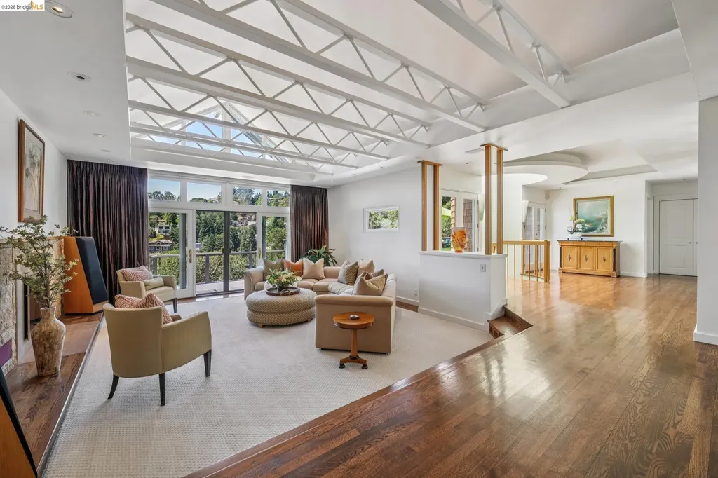 2223 Tunnel Road Oakland CA 94611