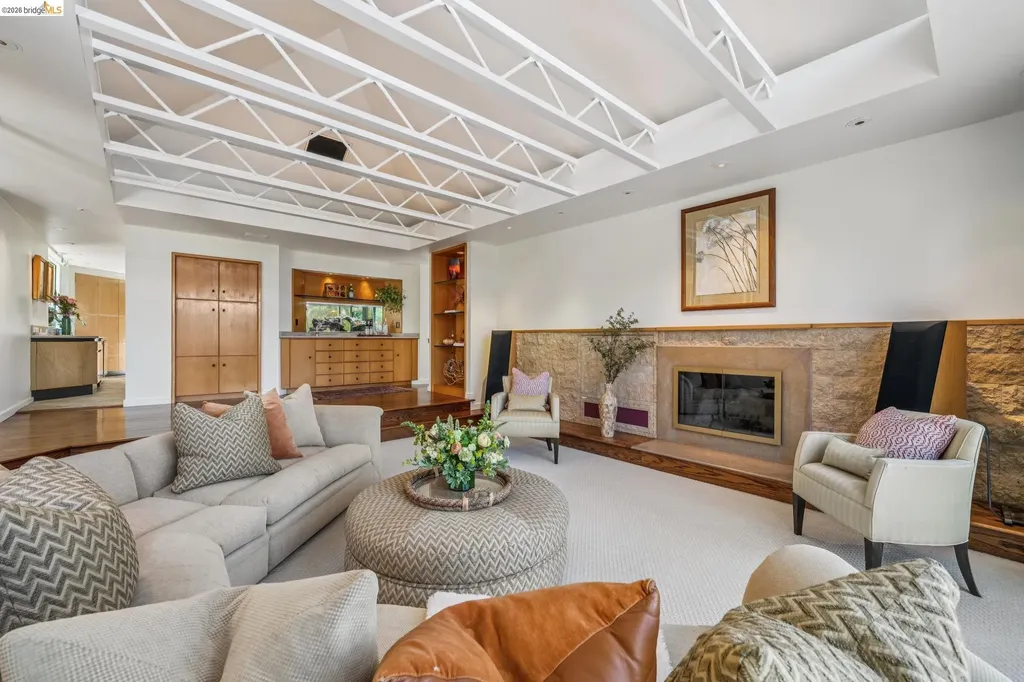 2223 Tunnel Road Oakland CA 94611