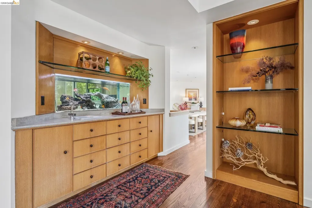 2223 Tunnel Road Oakland CA 94611