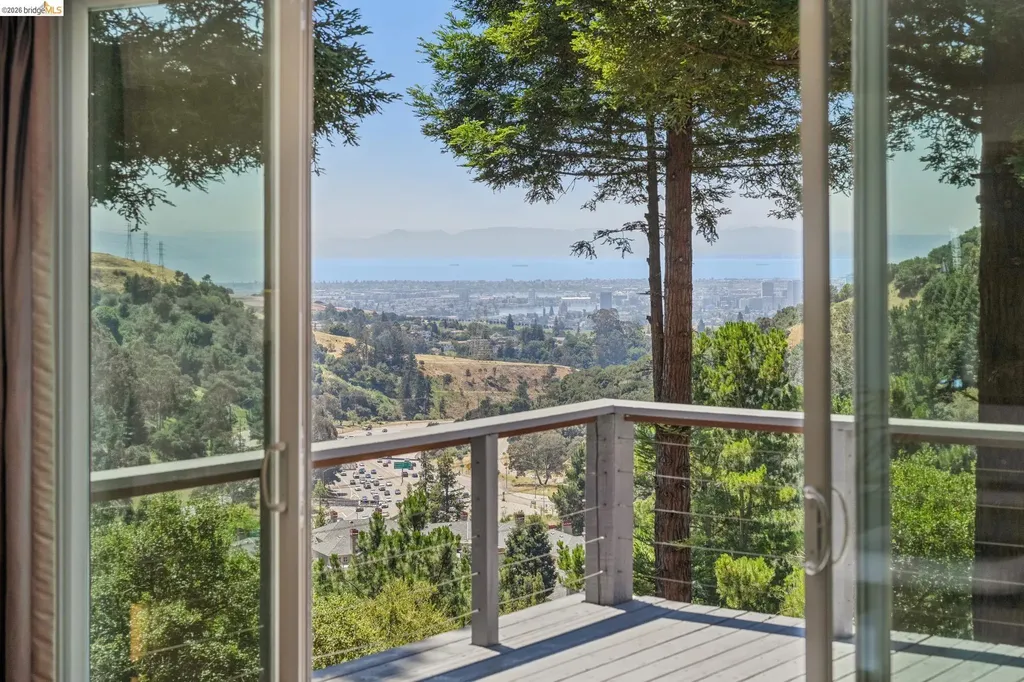 2223 Tunnel Road Oakland CA 94611