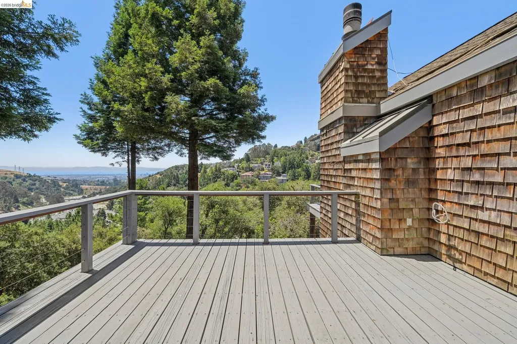 2223 Tunnel Road Oakland CA 94611