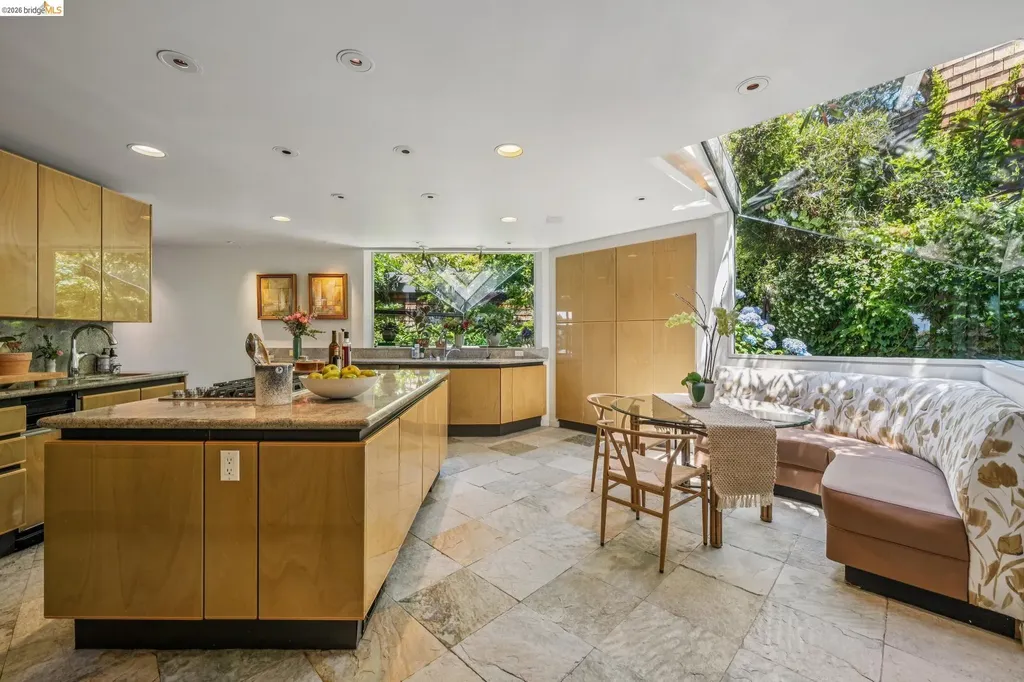 2223 Tunnel Road Oakland CA 94611