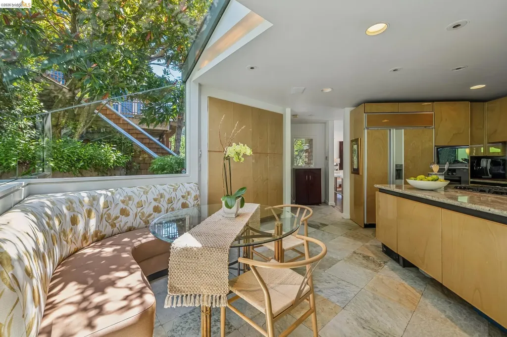 2223 Tunnel Road Oakland CA 94611