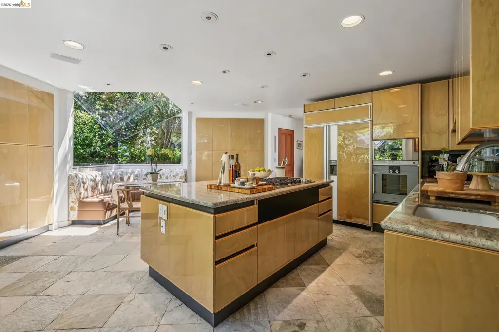 2223 Tunnel Road Oakland CA 94611
