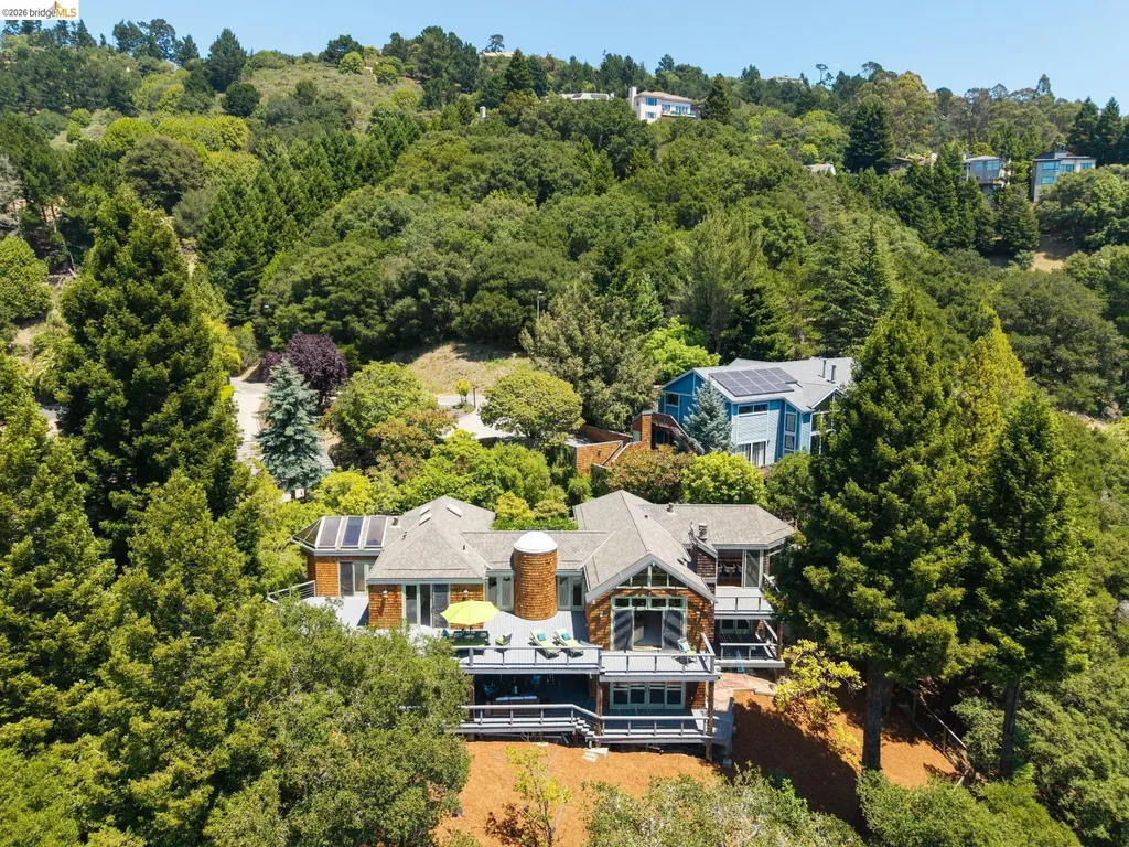2223 Tunnel Road Oakland CA 94611
