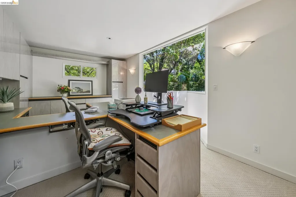 2223 Tunnel Road Oakland CA 94611
