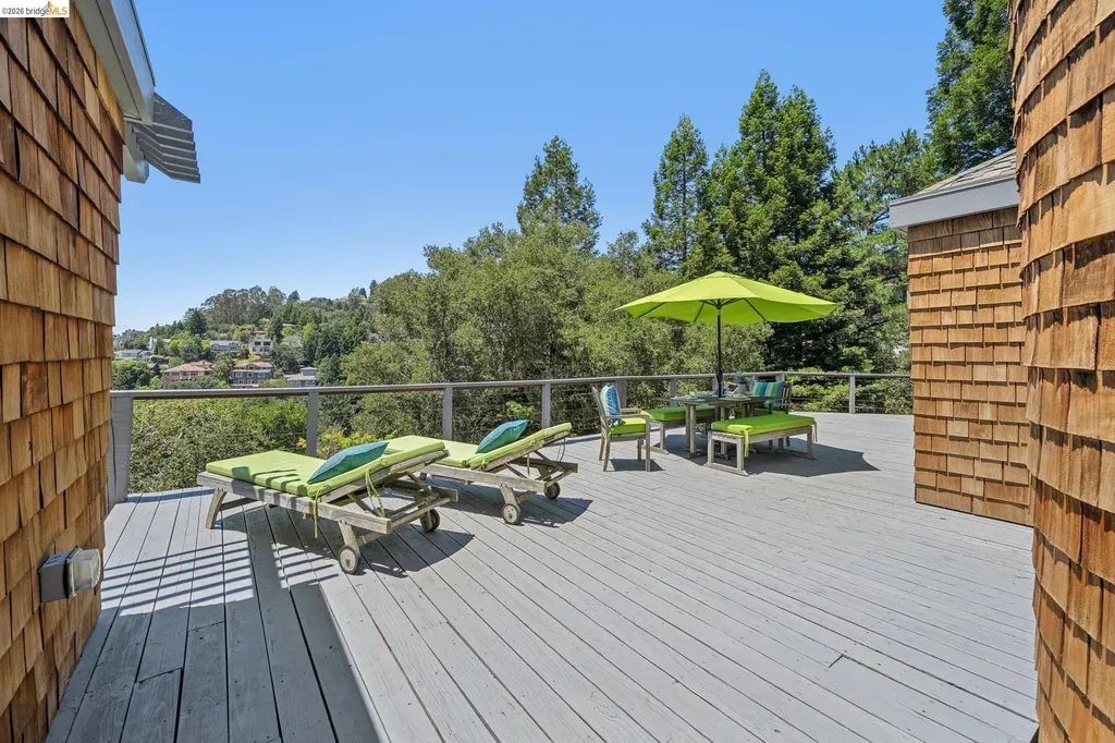 2223 Tunnel Road Oakland CA 94611